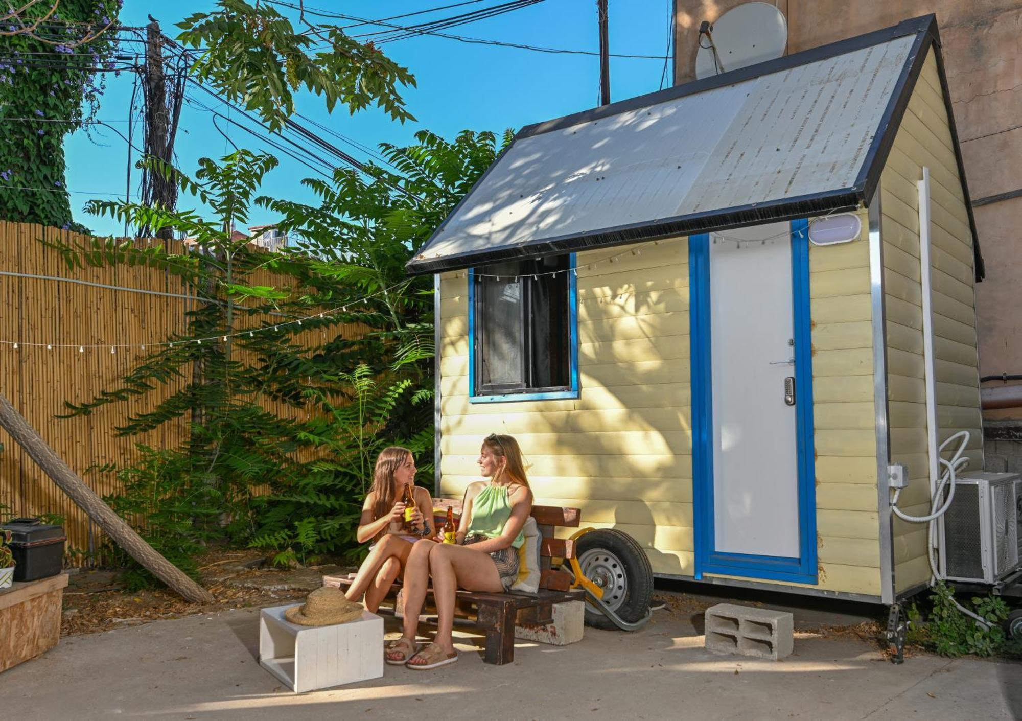 Caravan Hostel Tel Aviv By Roger Age 18-45 Exterior photo