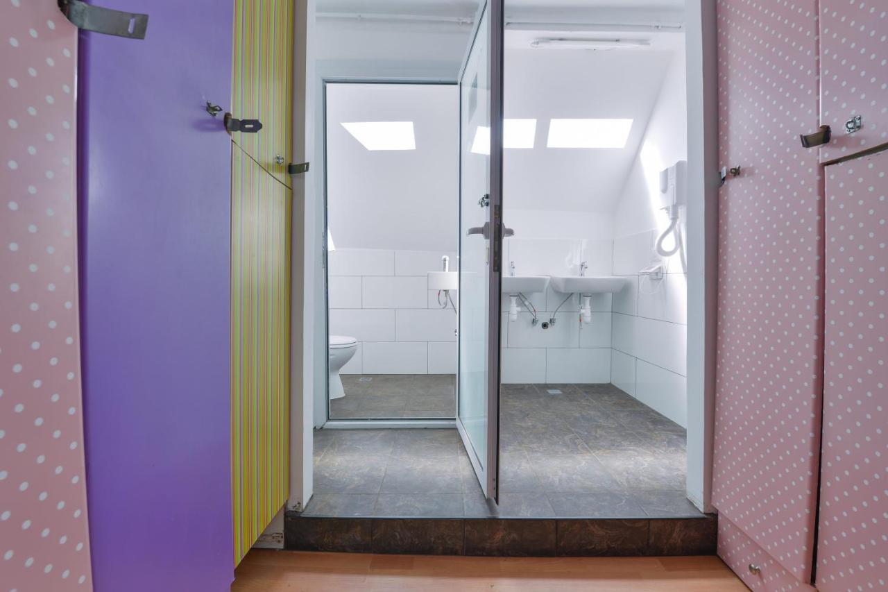 Caravan Hostel Tel Aviv By Roger Age 18-45 Exterior photo
